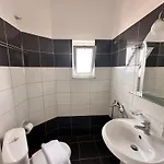 Center מלון דירות 3*