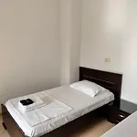 Center מלון דירות 3*