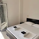 Center מלון דירות