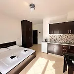 מלון דירות Center 3*