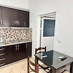 Center מלון דירות קסאמיל