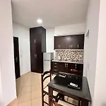 Center מלון דירות 3*