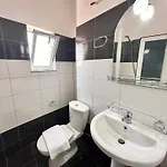 Center מלון דירות